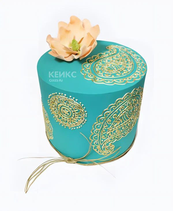 Бирюзовый торт в индийском стиле Фото