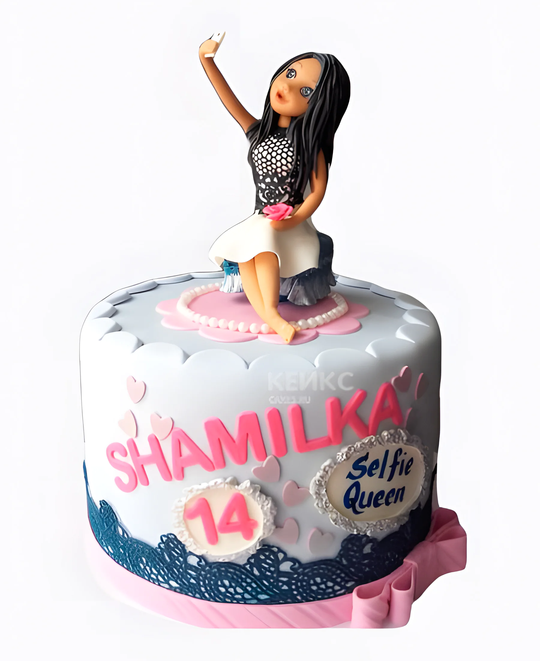 Торт с девушкой делающей селфи Фото