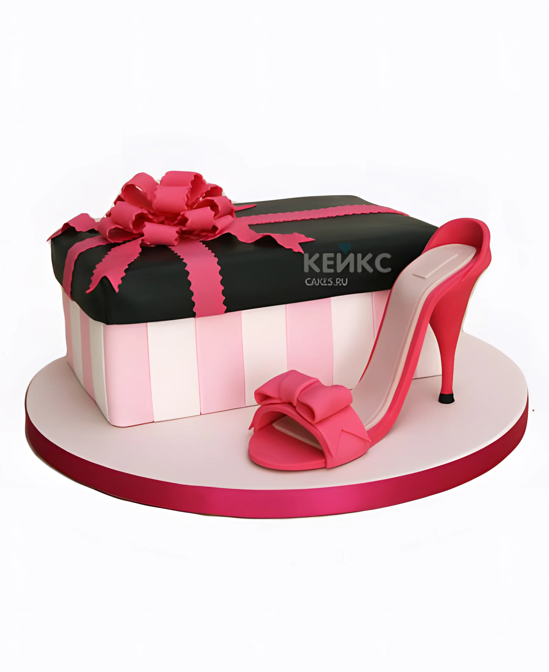 Торт в виде коробки с розовыми босоножками Фото