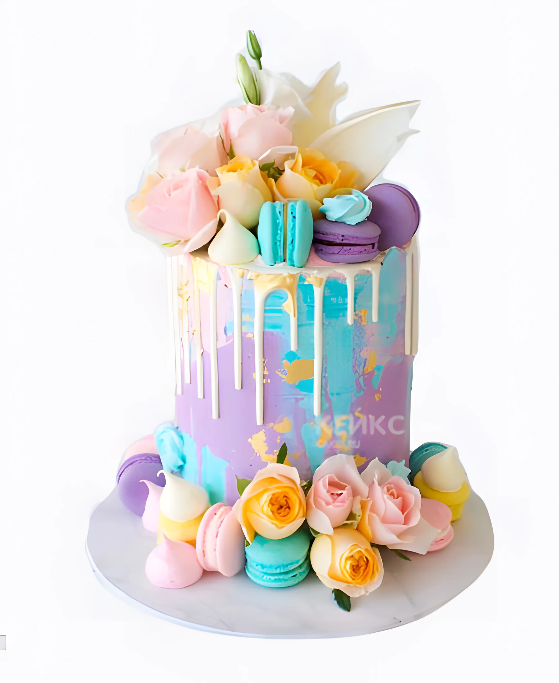 Красивый торт с цветами и макарунс Фото