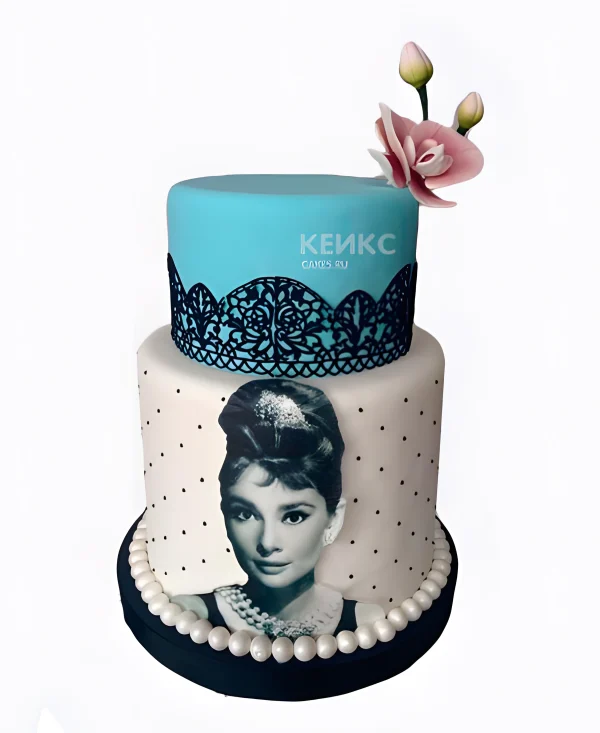 Нежный торт с узорами и жемчужинами Фото
