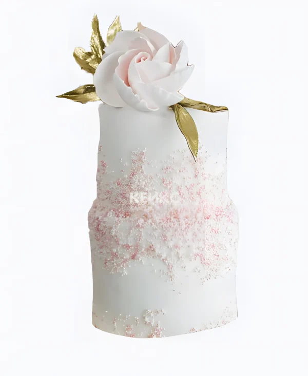 Шикарный торт с бледно-розовым цветком Фото