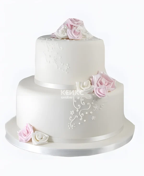 Нежный белый торт с красивыми розовыми цветами Фото