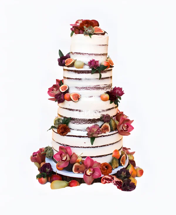 Открытый четырехъярусный торт с ягодами и цветами Фото