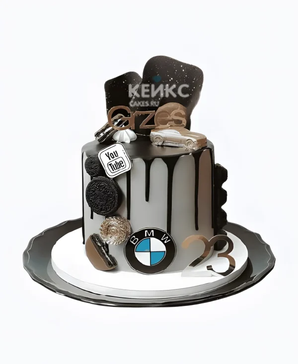 Сладкий торт мужчине на день рождения с подтеками и логотипом Фото