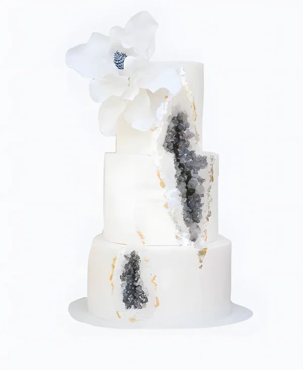 Свадебный торт с кристальным разломом Фото