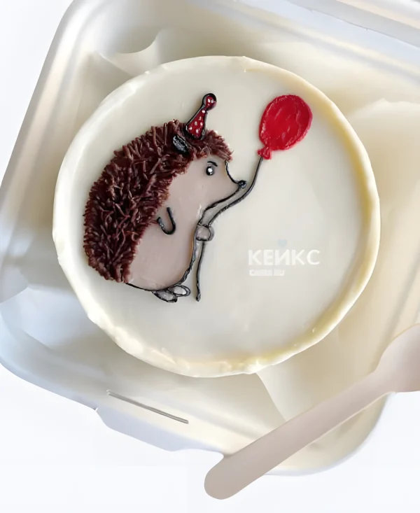Бенто-торт ежик в праздничном колпаке Фото