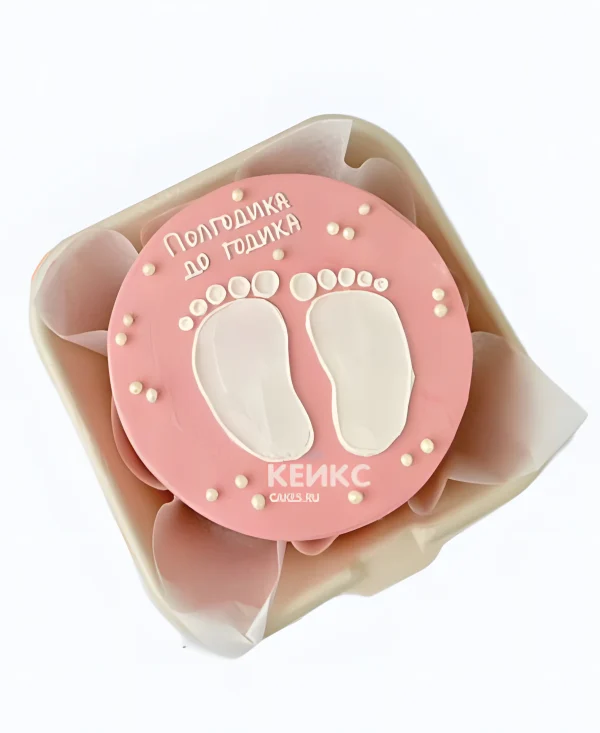 Бенто-торт ребенку на пол года с бусинами и следами ножек Фото