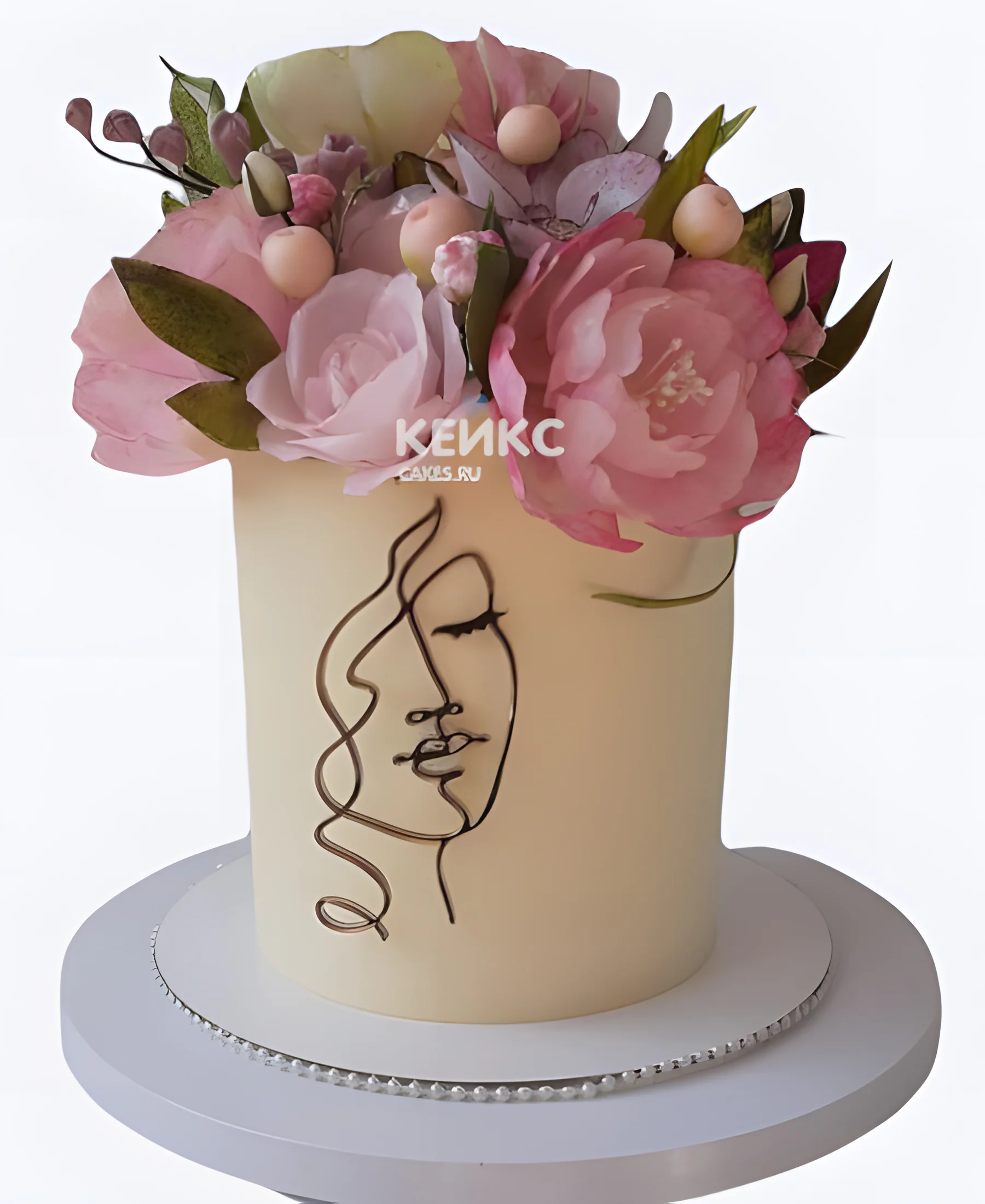 Бежевый торт на 8 марта с пышными цветами Фото
