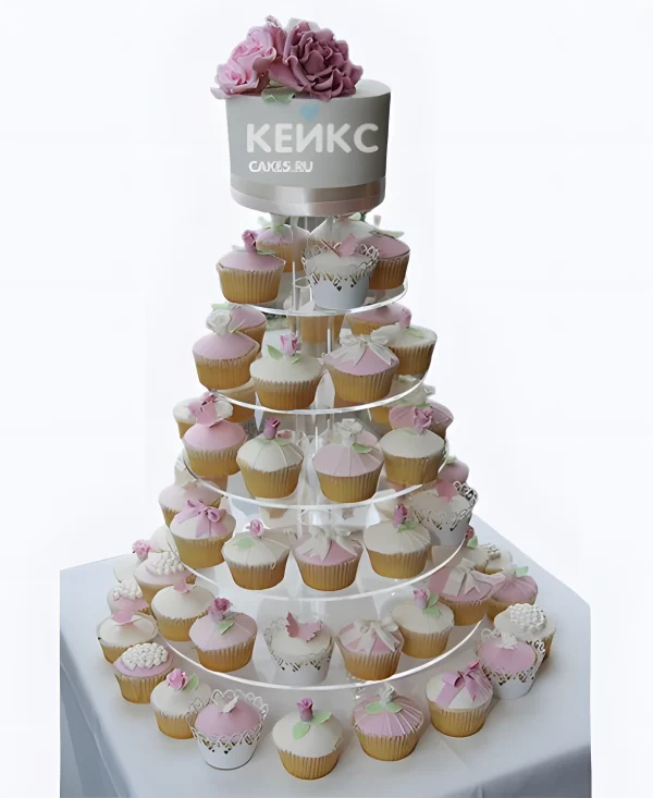 Чудесный свадебный торт с капкейками Фото