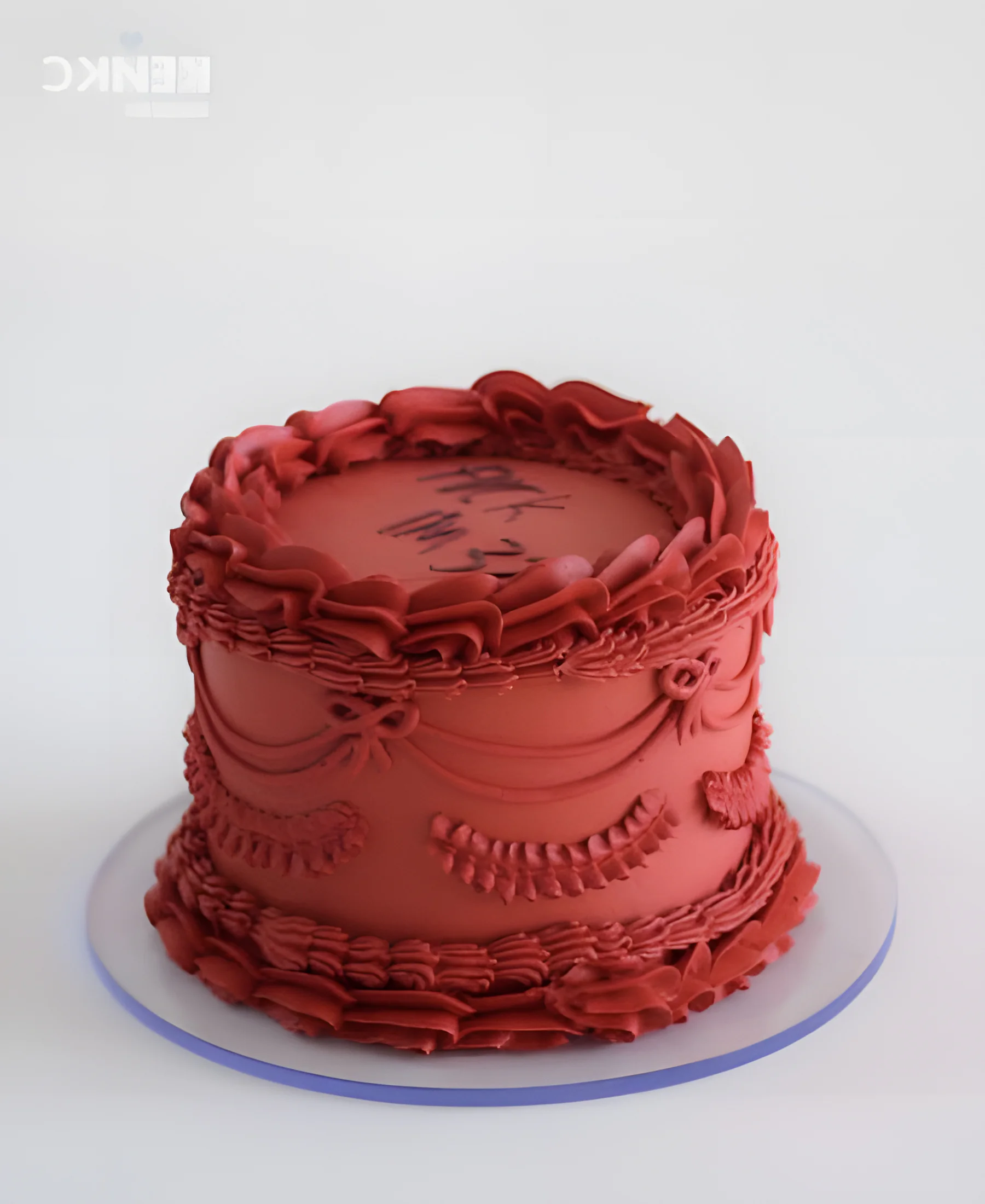 Эстетичный красный бенто-торт в винтажном стиле Фото