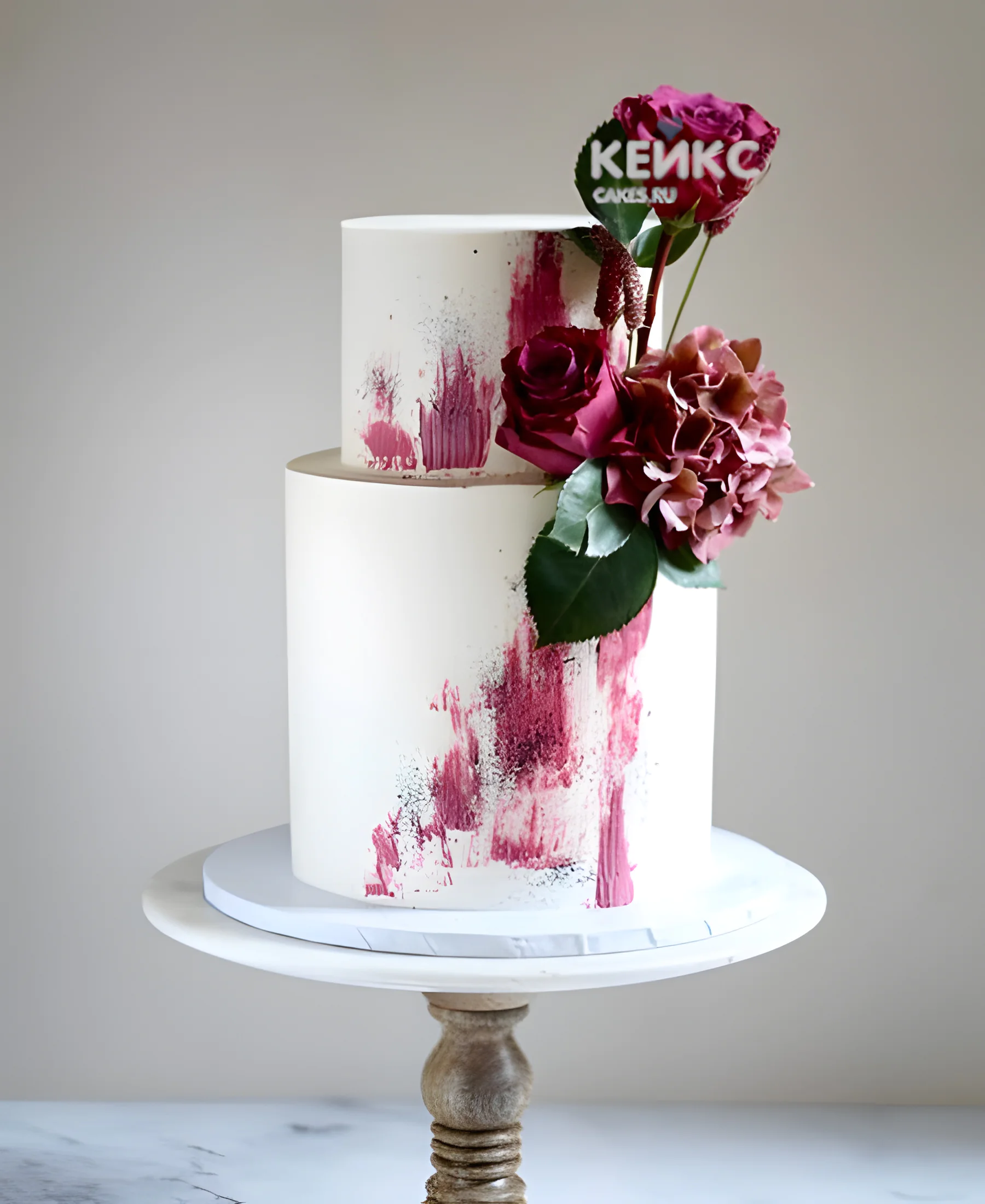 Эстетичный торт с яркими цветами и мазками Фото