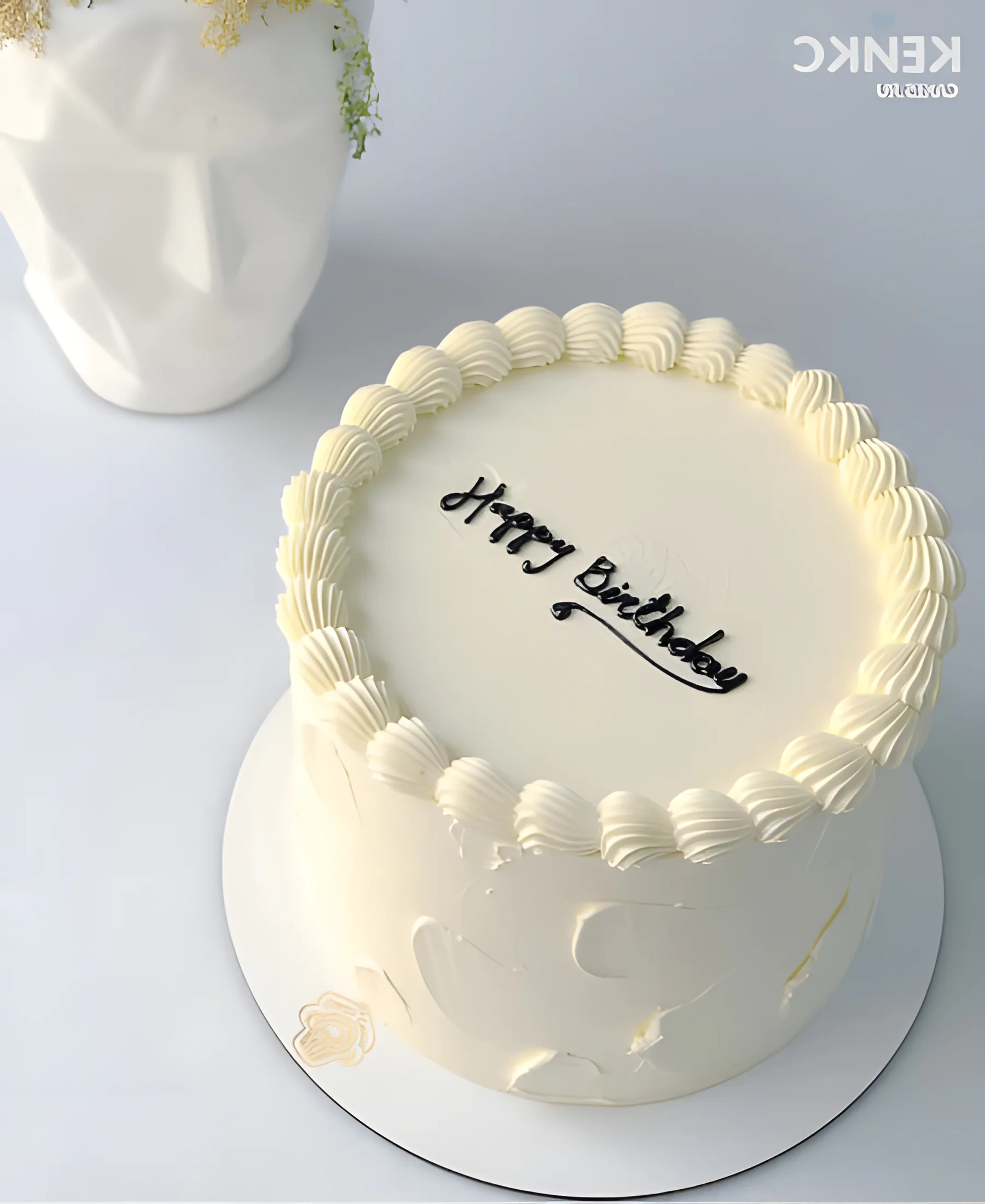 Эстетичный торт с надписью на день рождения Фото