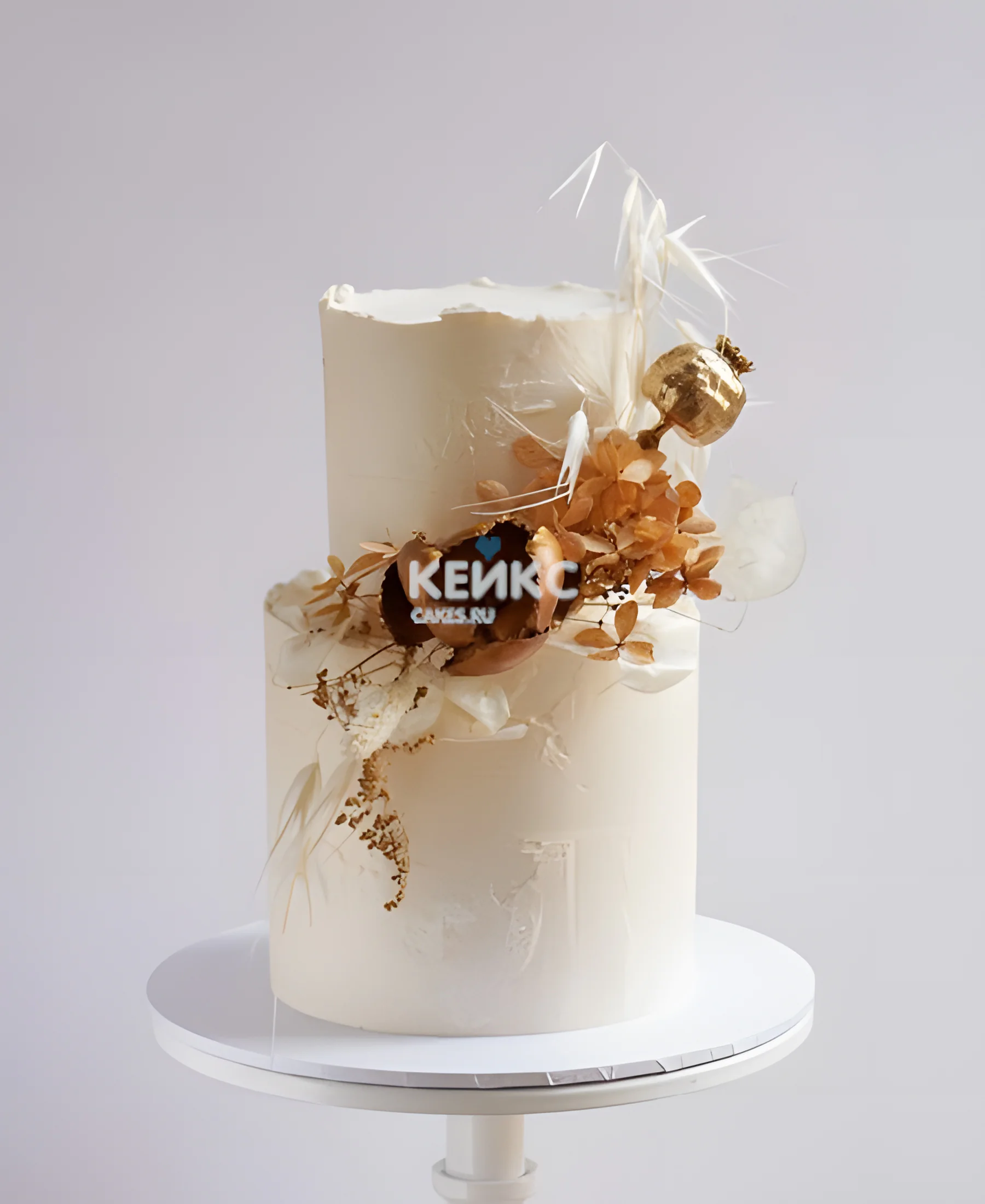 Эстетичный торт с пионом для дня рождения Фото