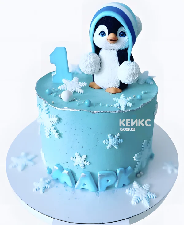 Голубой торт с пингвином и снежинками Фото