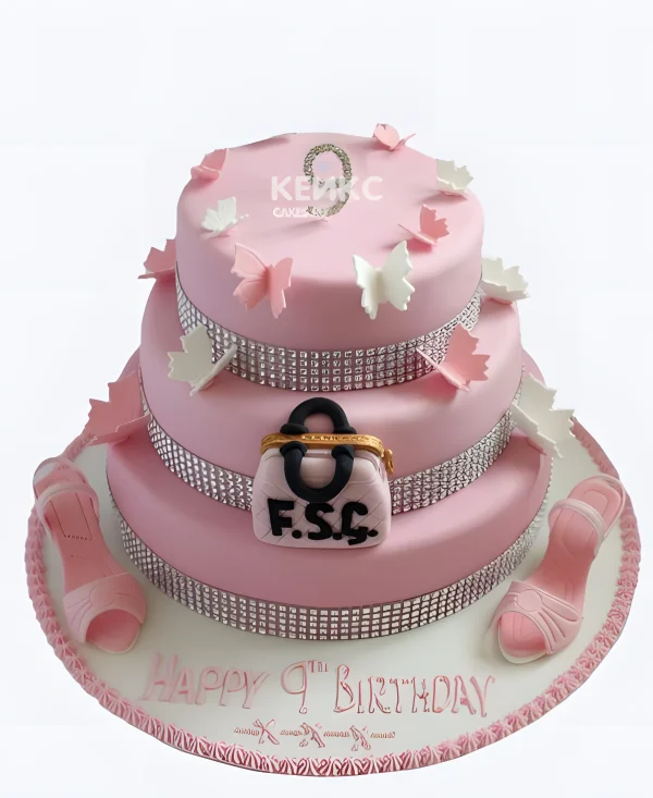Яркий торт на 9 лет с туфельками и сумочкой Фото