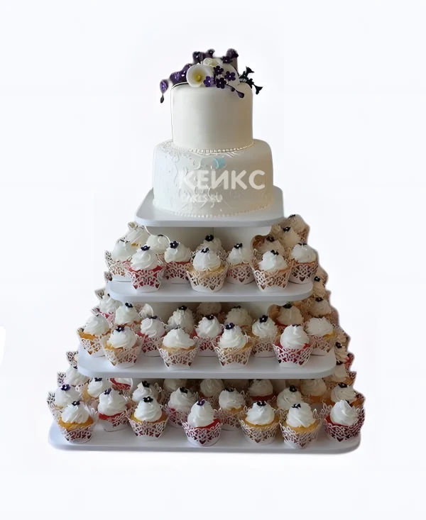 Изящный свадебный торт с капкейками Фото