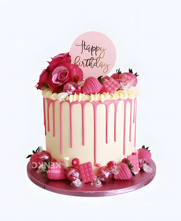 Изящный торт девушке на 20 лет с клубникой и сладостями Фото