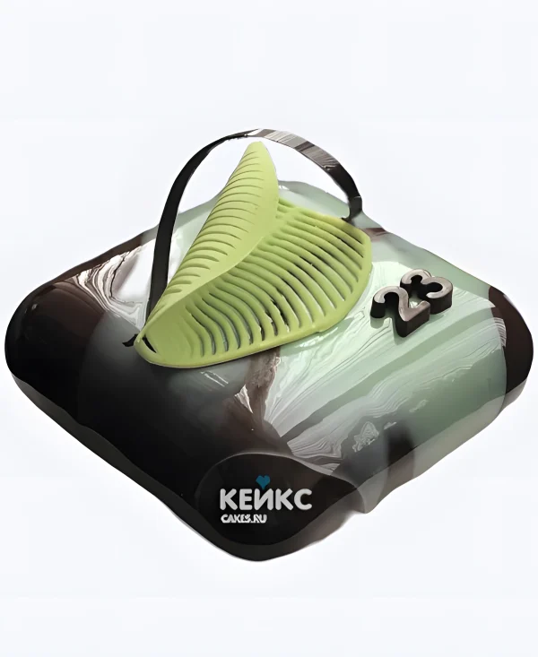 Красивый торт на 23 февраля с зеркальной глазурью Фото