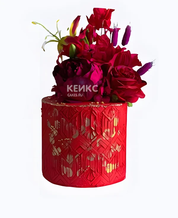 Красный торт с большим букетом цветов Фото