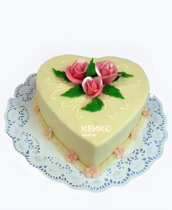 Милый свадебный торт в виде сердца с цветами Фото