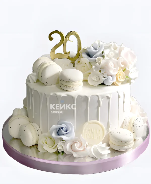 Нежно-белый торт на 20 лет с макарунс и цветами Фото