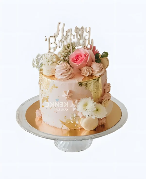 Нежно-розовый торт из крема девушке на 20 лет с живыми цветами Фото