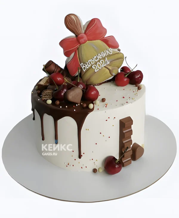 Нежный торт на последний звонок с декором из пряников Фото