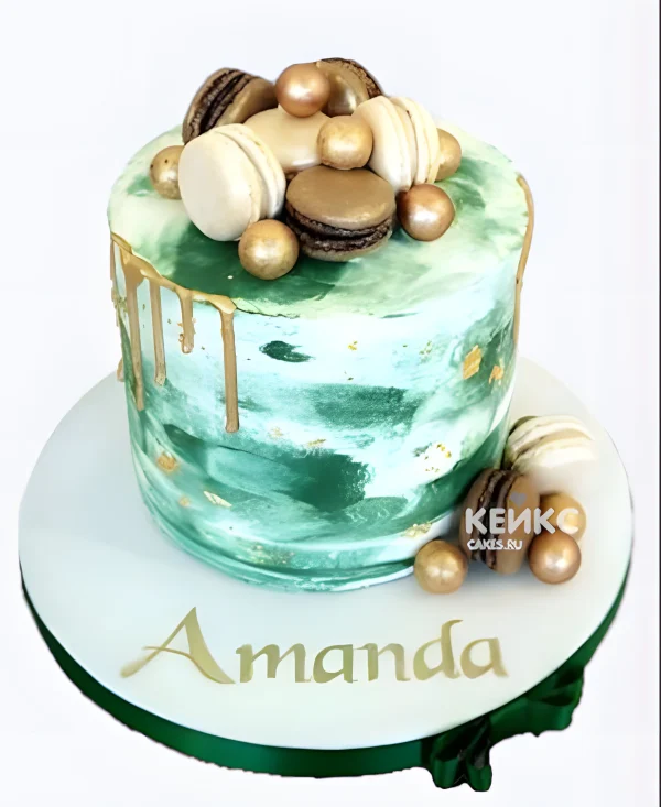 Пастельный зеленый торт с макарунс и золотыми шариками Фото