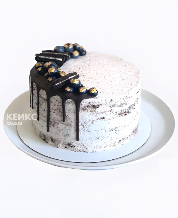 Постный торт с подтеками из шоколада Фото