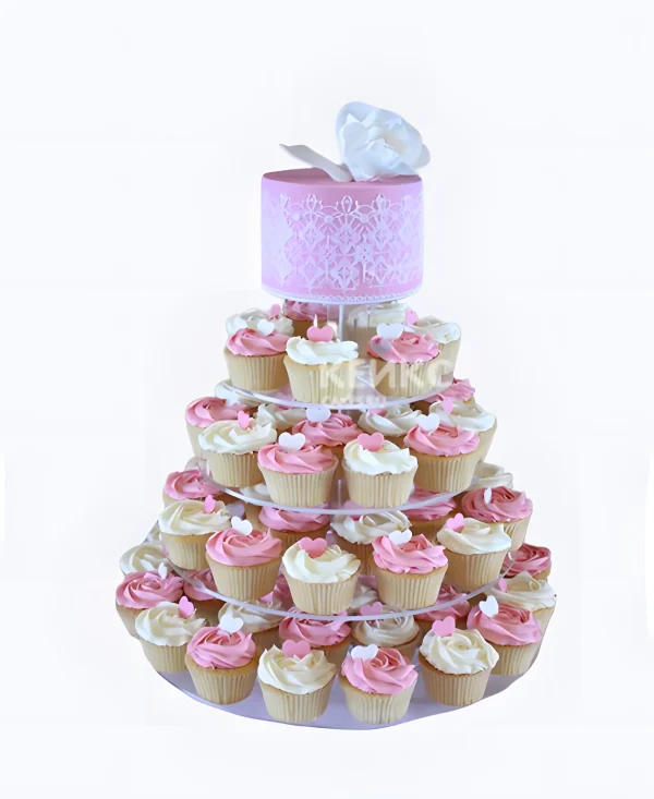 Прекрасный свадебный торт с капкейками Фото