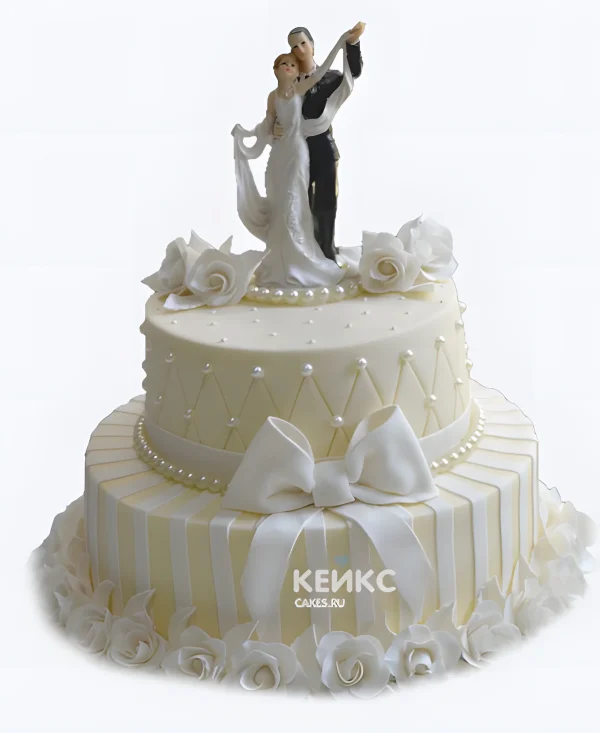 Роскошный торт на льняную свадьбу с фигурками молодоженов Фото