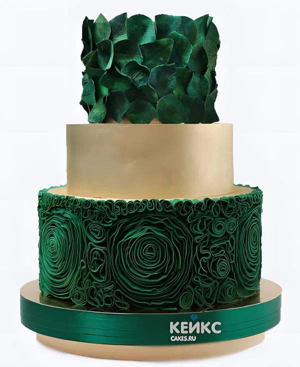 Шикарный трехъярусный торт в изумрудном цвете Фото