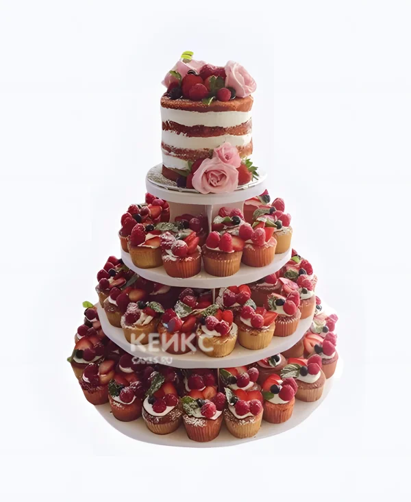 Свадебный торт с капкейками в стиле рустик и с клубникой Фото