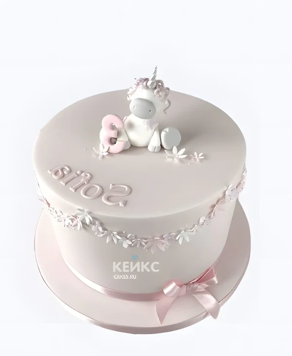 Торт девочке на 3 месяца с фигуркой единорога и надписью Фото