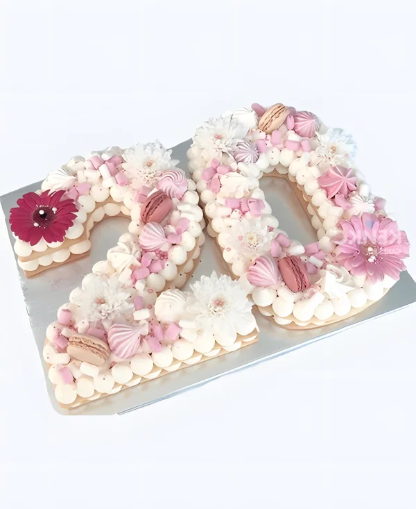 Торт девушке на 20 лет в виде цифры с цветами и сладостями Фото