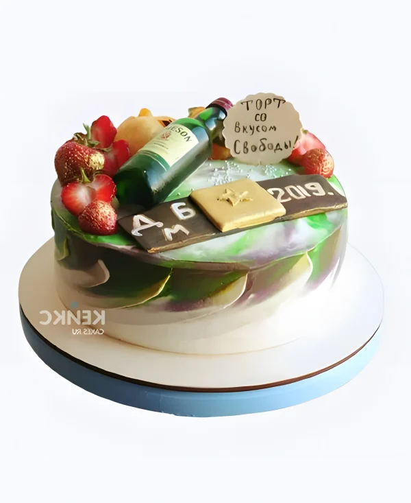 Торт мужчине на 23 февраля с ягодами и бутылкой виски из мастики Фото