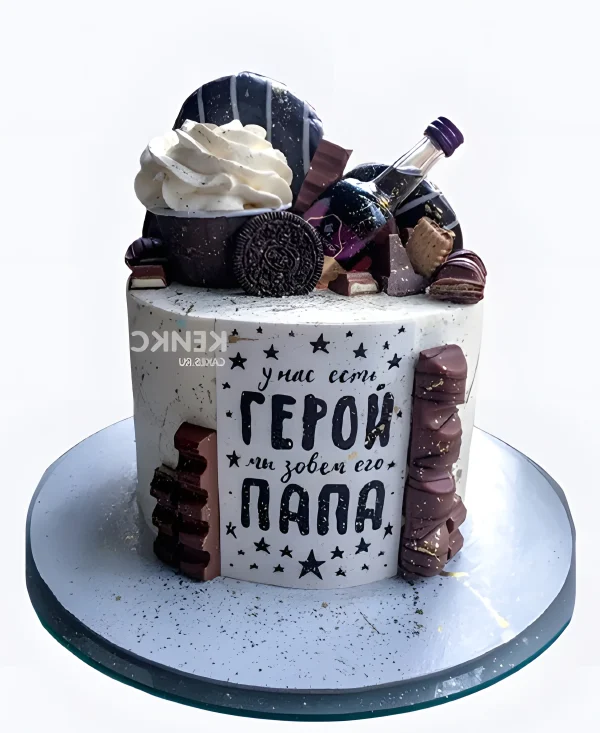 Торт на 23 февраля с бутылкой виски и сладостями Фото