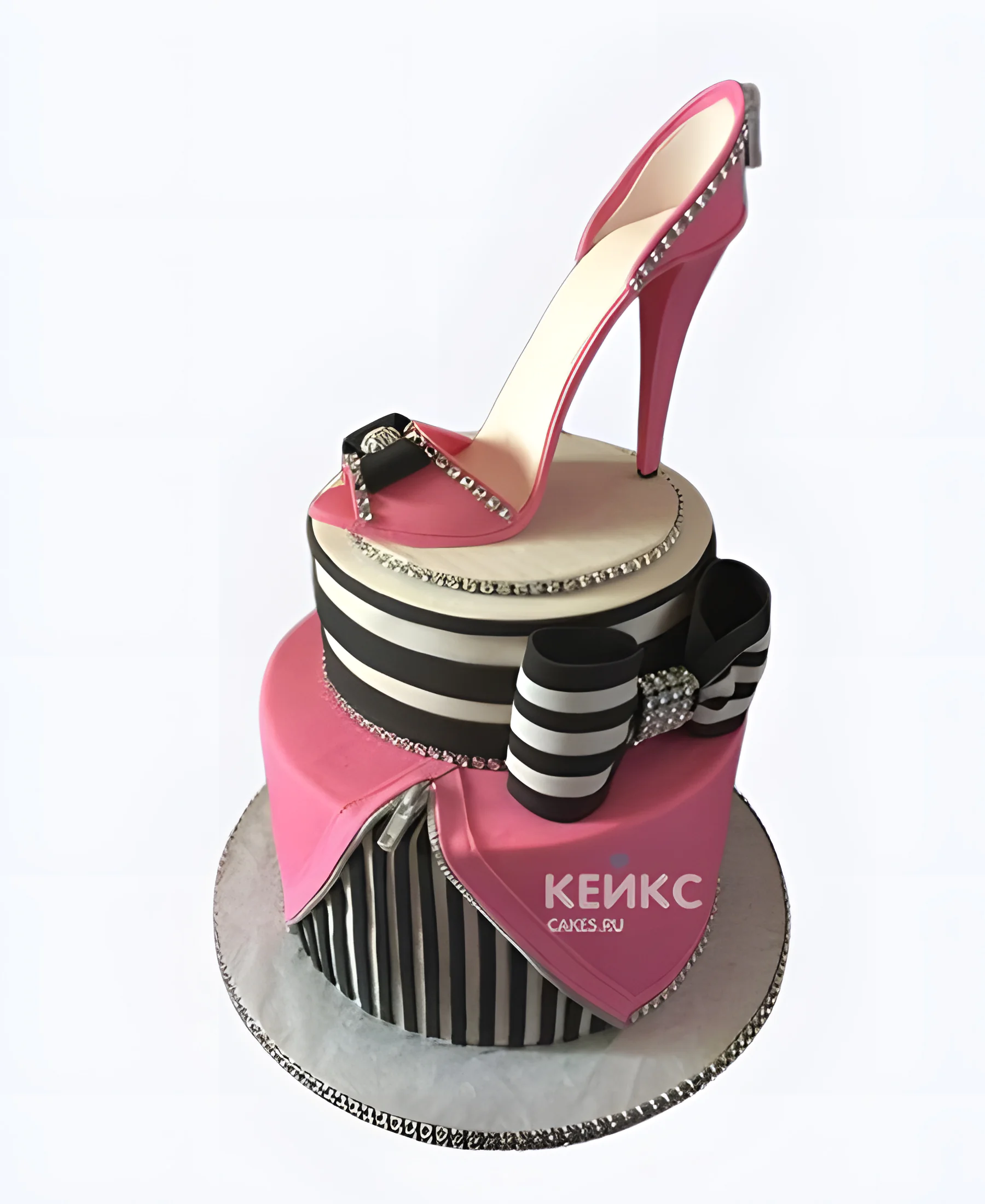 Торт на 25 лет с туфелькой и бантиком Фото