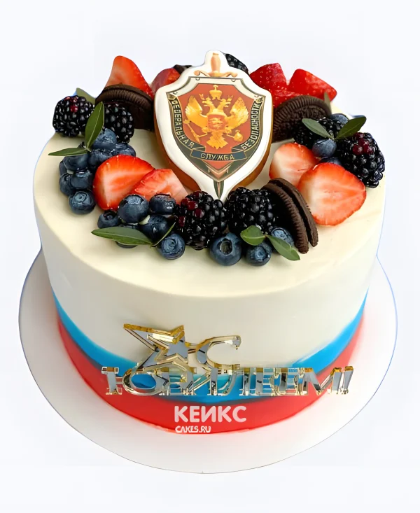 Торт на день России с печеньем и ягодами Фото