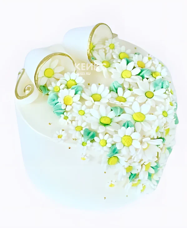 Торт на фаянсовую свадьбу с чашками и ромашками Фото