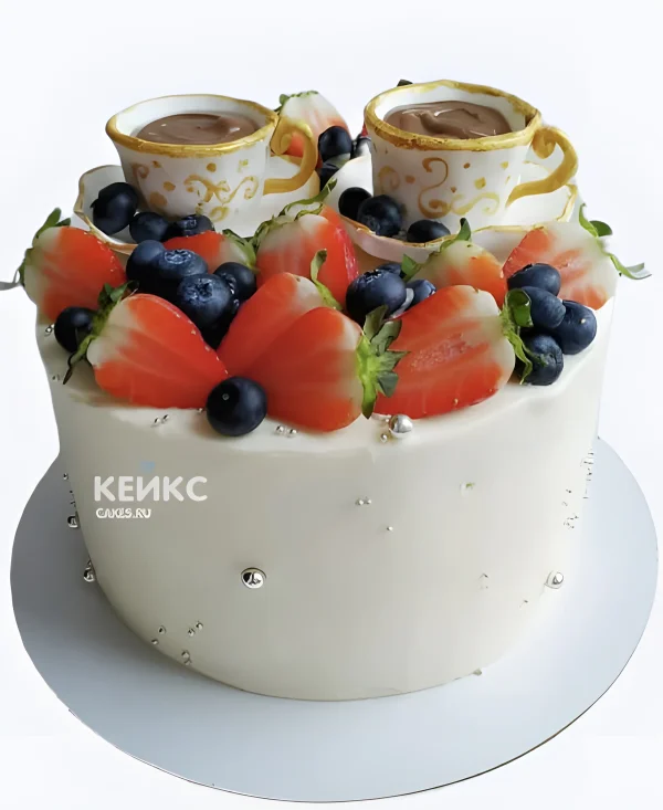 Торт на фарфоровую свадьбу с ягодами и чашками Фото