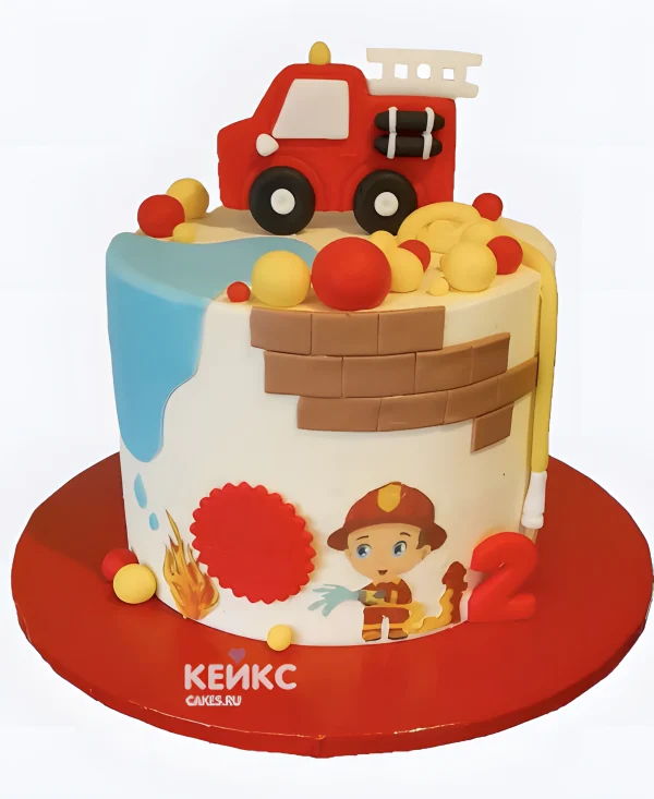 Торт пожарная машина с пожарником Фото