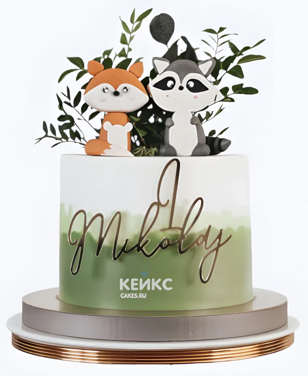 Торт с фигурками енота и лисички Фото