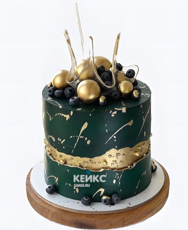 Торт в изумрудном цвете с голубикой и золотыми шарами Фото