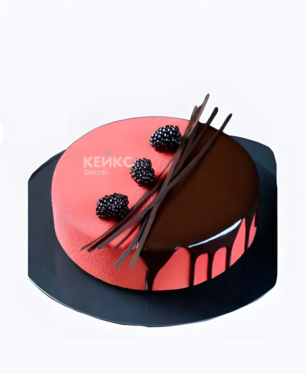 Велюровый торт с ягодой и шоколадной глазурью Фото