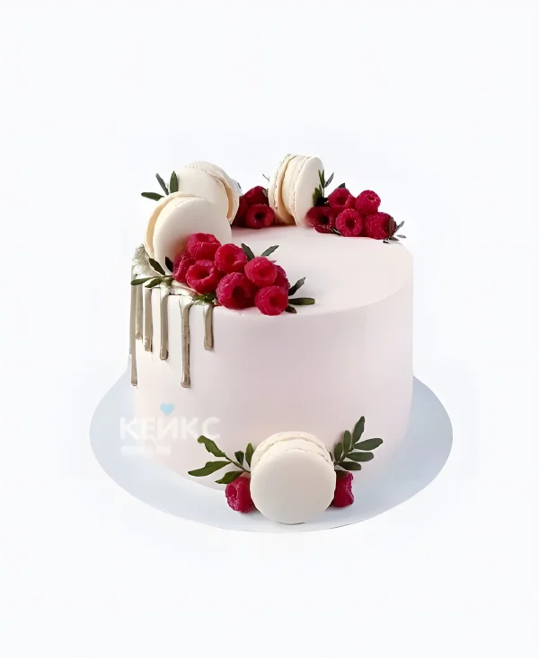 Воздушный торт женщине на юбилей 30 лет с макарунсами и малиной Фото