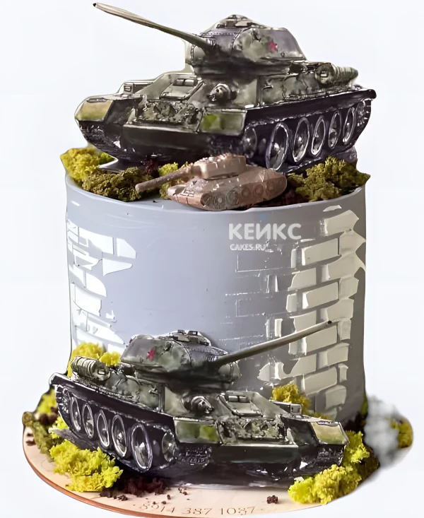 Высокий торт на 23 февраля с танками Фото