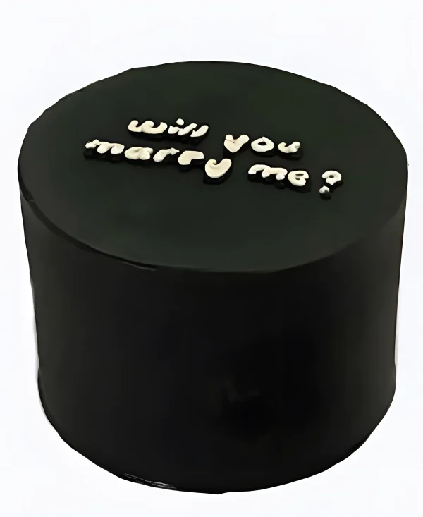 Черный бенто-торт с надписью на сватовство Фото