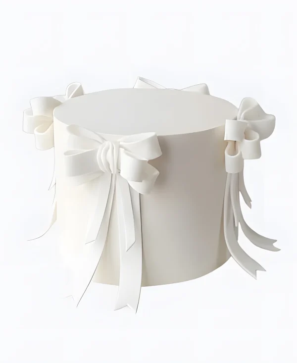 Белоснежный торт с бантами Фото